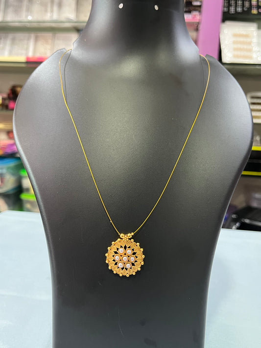 INVISIBLE CHAIN WITH PENDANT