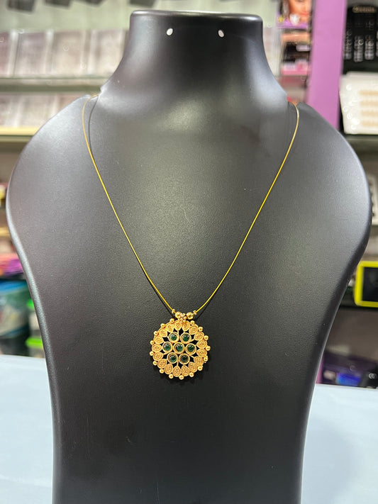 INVISIBLE CHAIN WITH PENDANT