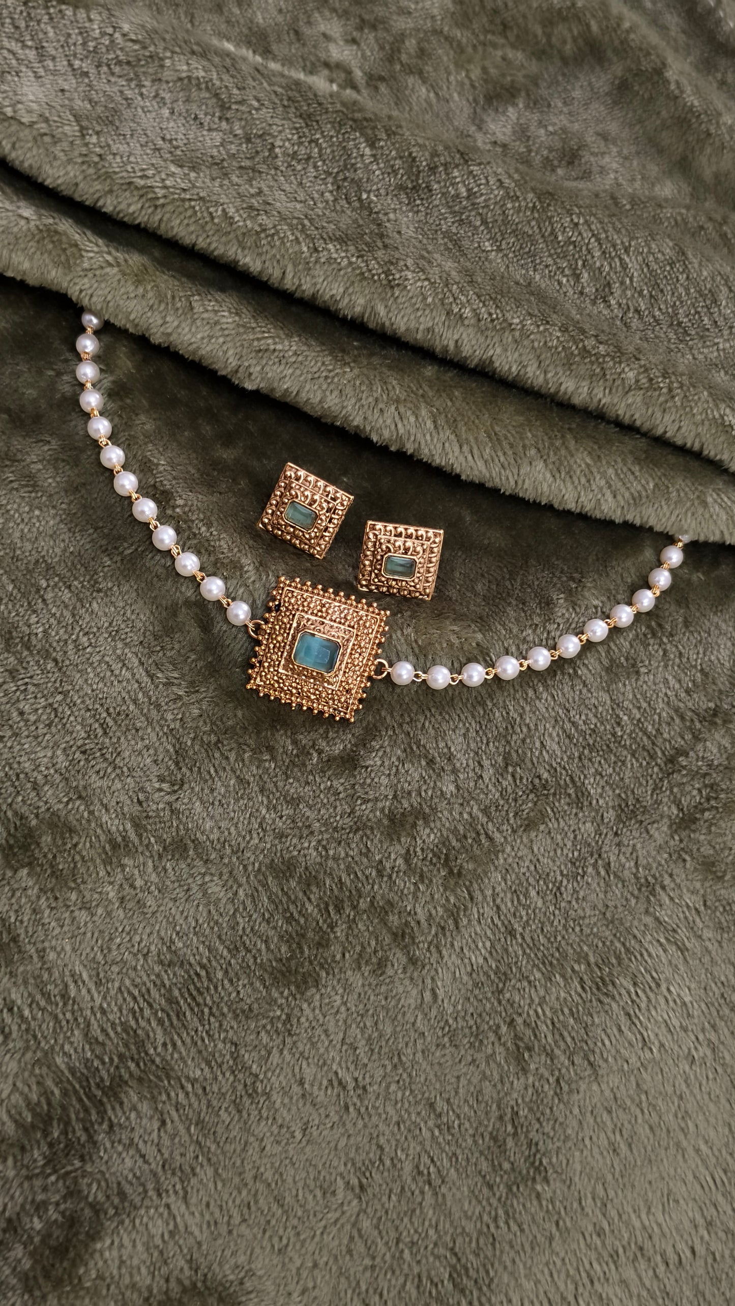 Choker set